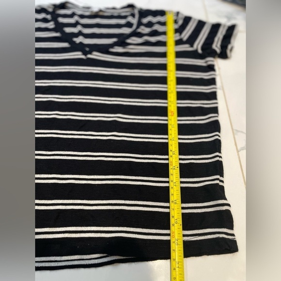 SPLENDID Relaxed V-neck tee Size Small - Picture 12 of 12